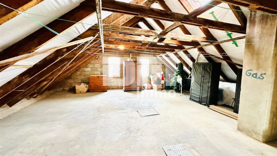 Schöne modernisierte 4 Zimmer Wohnung mit Balkon und Garage - Trockenboden Gemeinschaft